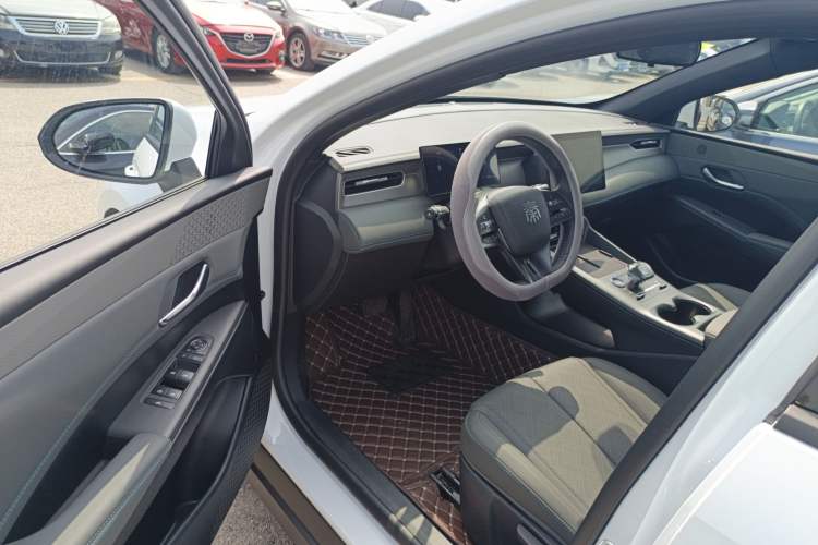 Used BYD Qin PLUS 2025 DM-i Smart Drive 55KM Leading Model Driver Seat