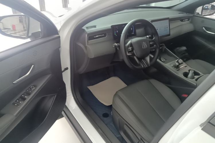 Used BYD Qin PLUS 2025 DM-i Smart Drive 55KM Leading Model Driver Seat