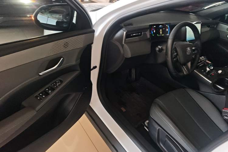 Used BYD Qin PLUS 2025 DM-i Smart Drive 55KM Leading Model Driver Seat