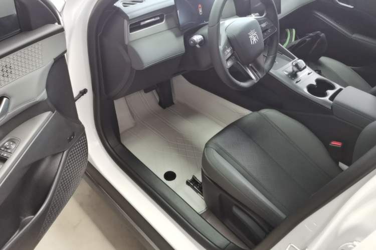 Used BYD Qin PLUS 2025 DM-i Smart Drive 55KM Leading Model Driver Seat
