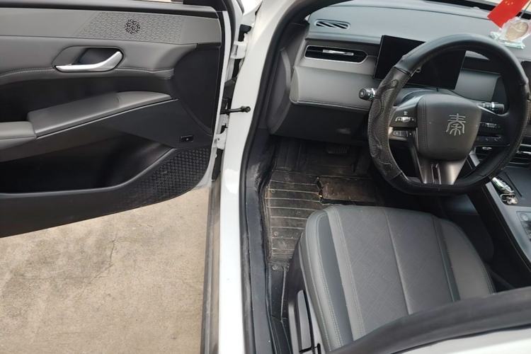 Used BYD Qin PLUS 2025 DM-i Smart Drive 55KM Leading Model Driver Seat