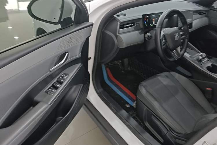Used BYD Qin PLUS 2025 DM-i Smart Drive 55KM Leading Model Driver Seat