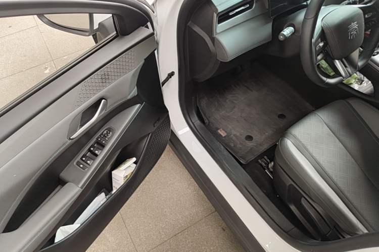 Used BYD Qin PLUS 2025 DM-i Smart Drive 55KM Leading Model Driver Seat