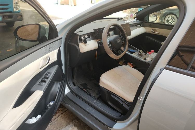 Used BYD Qin PLUS 2025 DM-i Smart Drive 55KM Leading Model Driver Seat