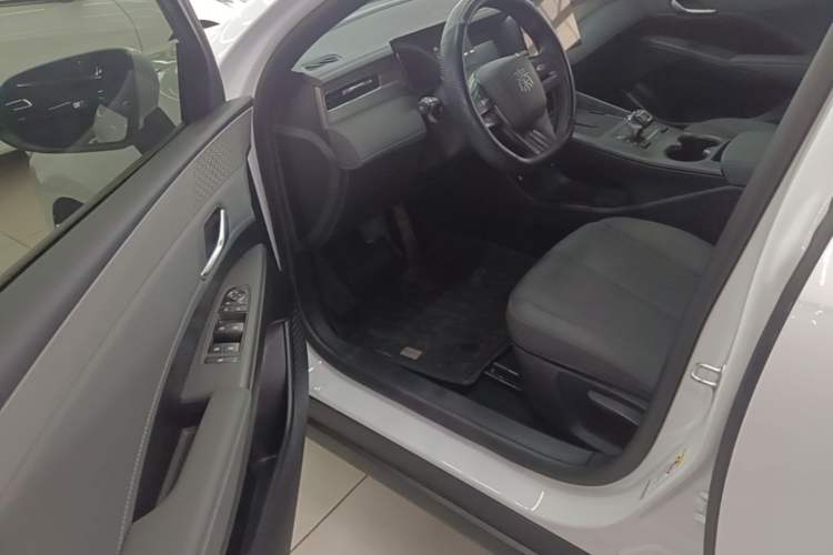 Used BYD Qin PLUS 2025 DM-i Smart Drive 55KM Leading Model Driver Seat