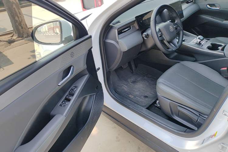 Used BYD Qin PLUS 2025 DM-i Smart Drive 55KM Leading Model Driver Seat