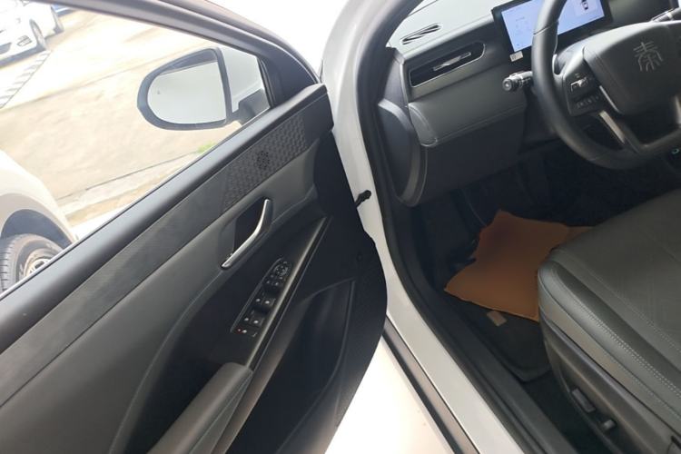 Used BYD Qin PLUS 2025 DM-i Smart Drive 120KM Superior Model Driver Seat