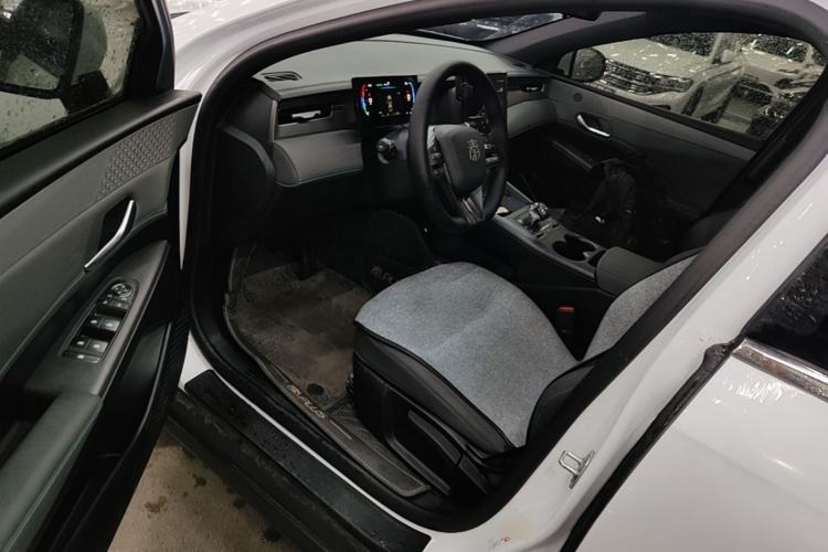 Used BYD Qin PLUS 2025 DM-i Smart Drive 55KM Leading Model Driver Seat