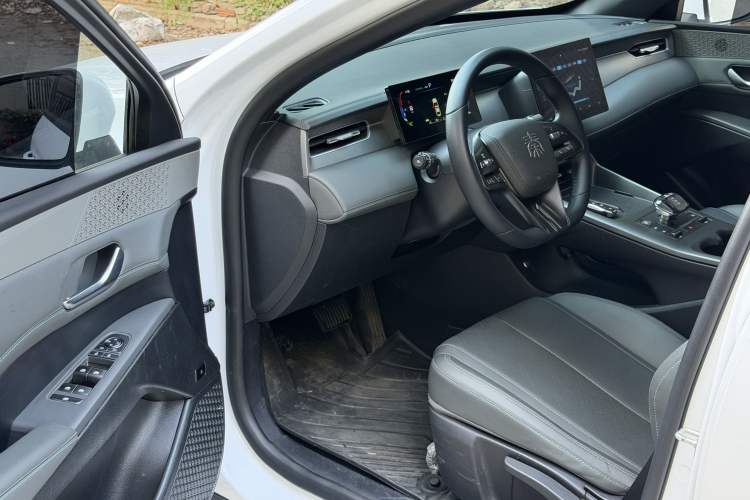 Used BYD Qin PLUS 2025 DM-i Smart Drive 55KM Leading Model Driver Seat