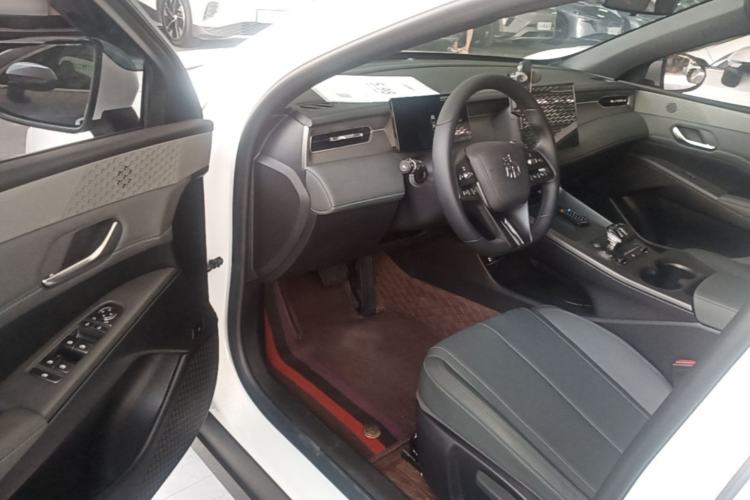 Used BYD Qin PLUS 2025 DM-i Smart Drive 55KM Leading Model Driver Seat