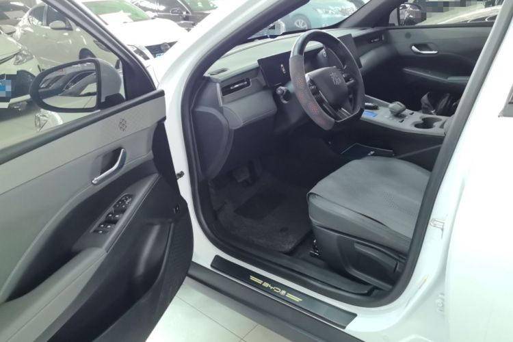 Used BYD Qin PLUS 2025 DM-i Smart Drive 55KM Leading Model Driver Seat