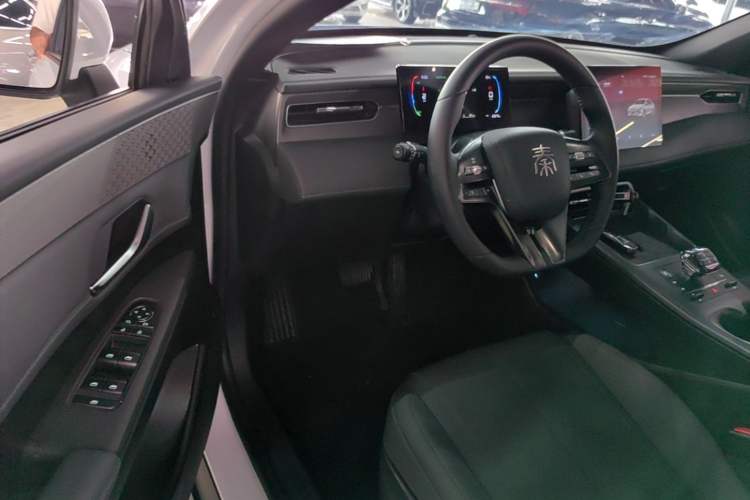 Used BYD Qin PLUS 2025 DM-i Smart Drive 55KM Leading Model Driver Seat