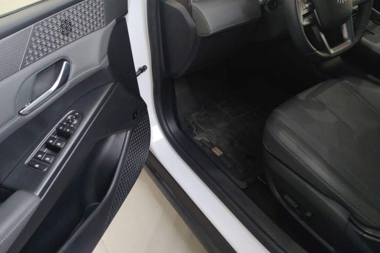 Used BYD Qin PLUS 2025 DM-i Smart Drive 120KM Superior Model Driver Seat