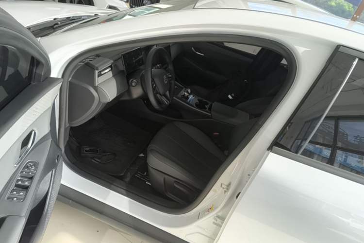 Used BYD Qin PLUS 2025 DM-i Smart Drive 55KM Leading Model Driver Seat