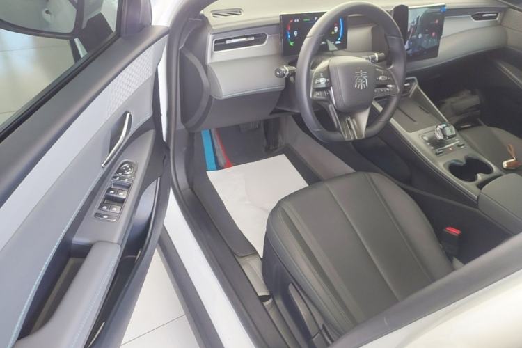 Used BYD Qin PLUS 2025 DM-i Smart Drive 55KM Leading Model Driver Seat