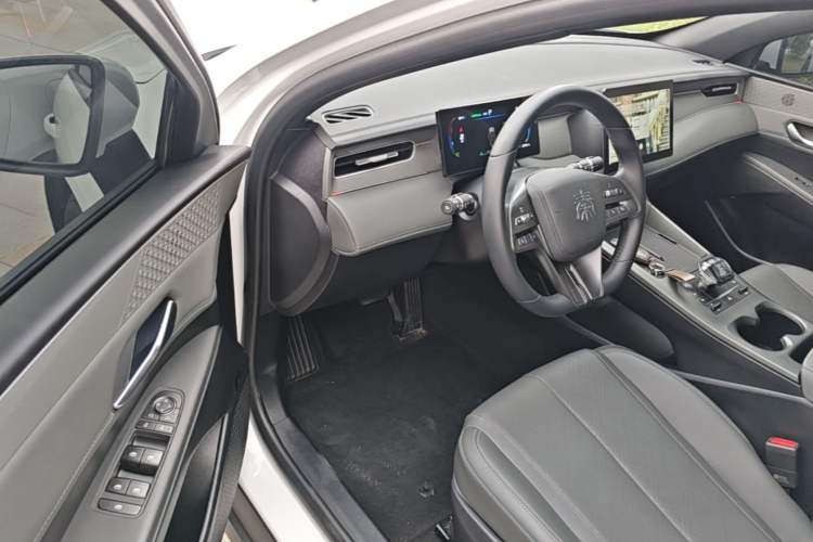 Used BYD Qin PLUS 2025 DM-i Smart Drive 55KM Leading Model Driver Seat