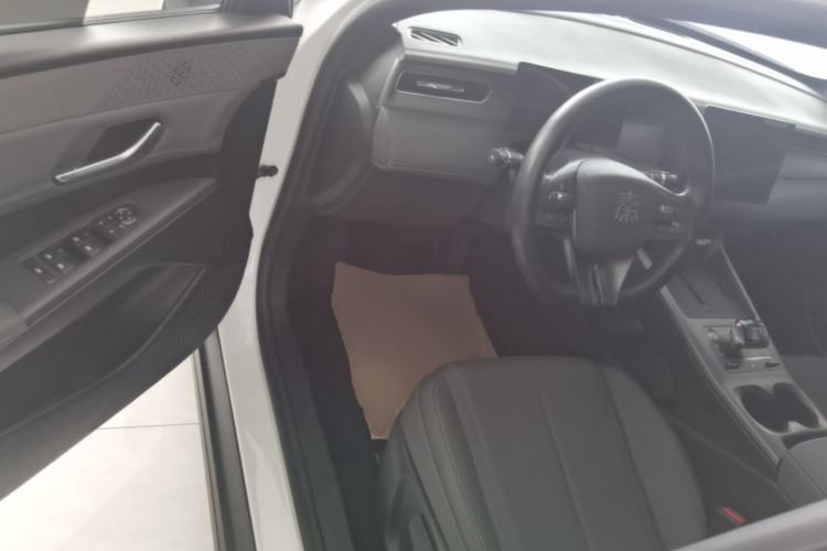 Used BYD Qin PLUS 2025 DM-i Smart Drive 55KM Leading Model Driver Seat