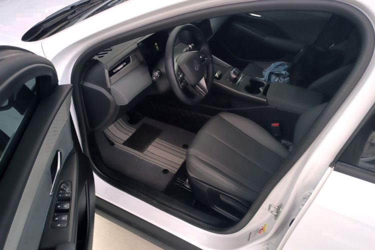 Used BYD Qin PLUS 2025 DM-i Smart Drive 55KM Leading Model Driver Seat