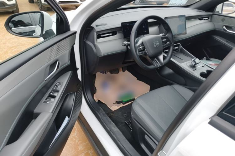 Used BYD Qin PLUS 2025 DM-i Smart Drive 55KM Leading Model Driver Seat