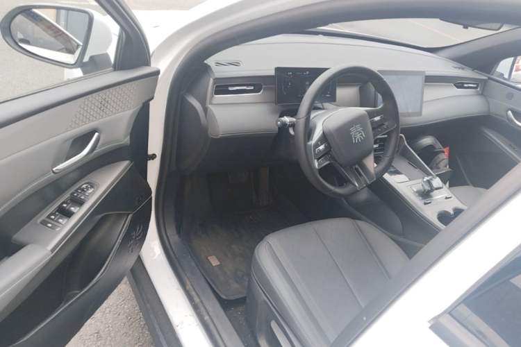 Used BYD Qin PLUS 2025 DM-i Smart Drive 55KM Leading Model Driver Seat