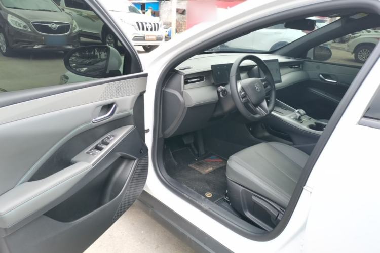 Used BYD Qin PLUS 2025 DM-i Smart Drive 55KM Leading Model Driver Seat