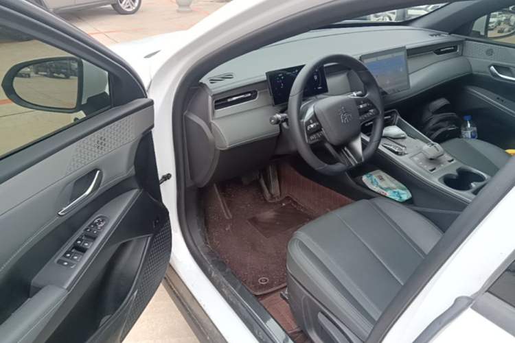 Used BYD Qin PLUS 2025 DM-i Smart Drive 55KM Leading Model Driver Seat