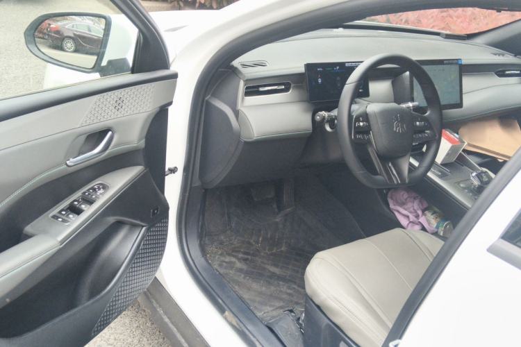 Used BYD Qin PLUS 2025 DM-i Smart Drive 55KM Leading Model Driver Seat