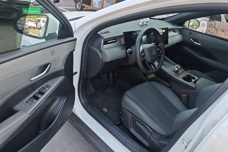 Used BYD Qin PLUS 2025 DM-i Smart Drive 55KM Leading Model Driver Seat