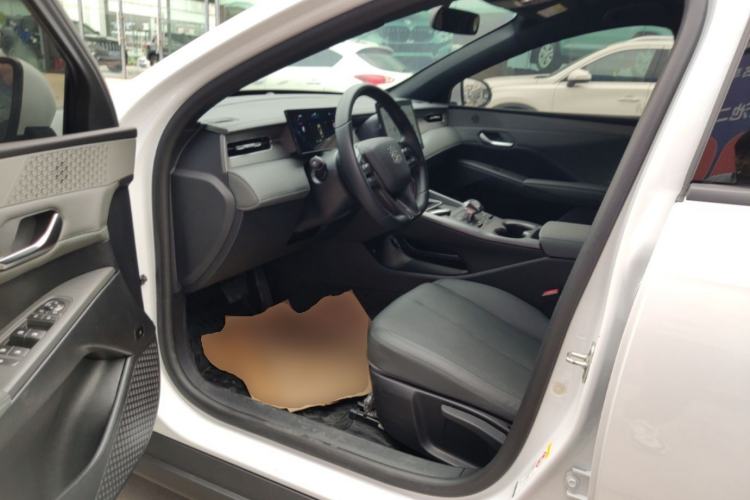 Used BYD Qin PLUS 2025 DM-i Smart Drive 55KM Leading Model Driver Seat