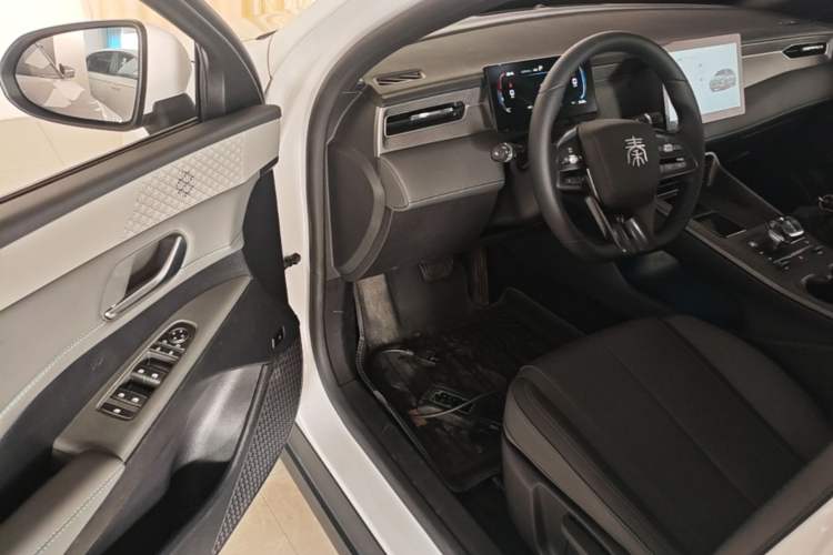 Used BYD Qin PLUS 2025 DM-i Smart Drive 55KM Leading Model Driver Seat