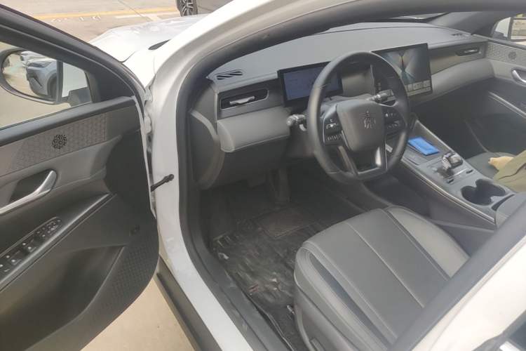 Used BYD Qin PLUS 2025 DM-i Smart Drive 120KM Superior Model Driver Seat