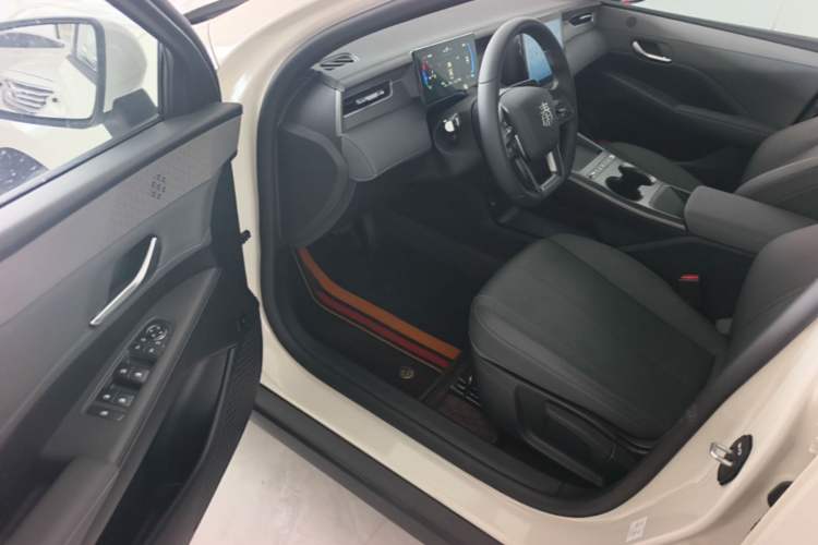 Used BYD Qin PLUS  Driver Seat