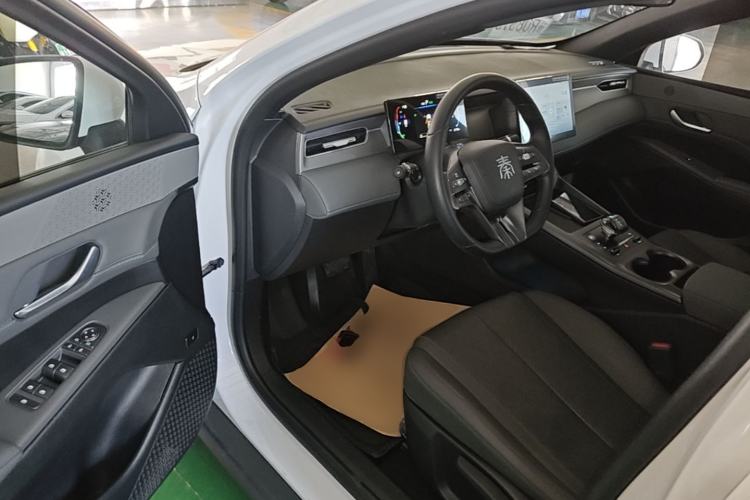 Used BYD Qin PLUS 2025 DM-i Smart Drive 55KM Leading Model Driver Seat