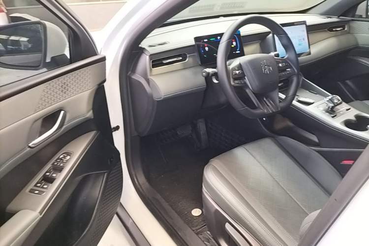 Used BYD Qin PLUS 2025 DM-i Smart Drive 55KM Leading Model Driver Seat