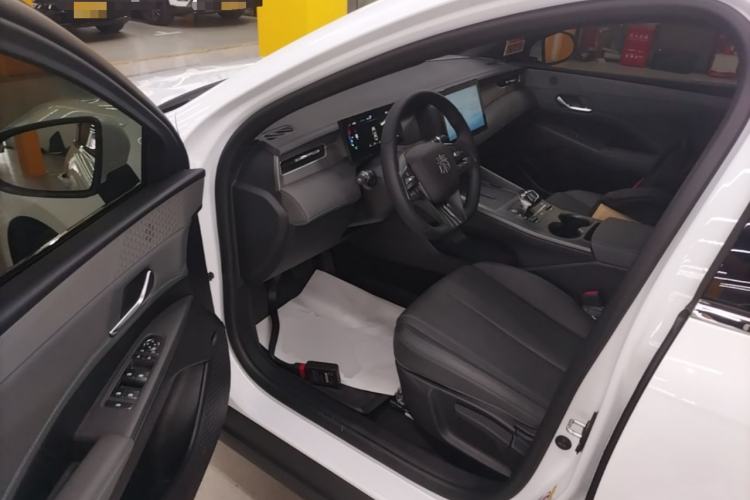 Used BYD Qin PLUS 2025 DM-i Smart Drive 55KM Leading Model Driver Seat