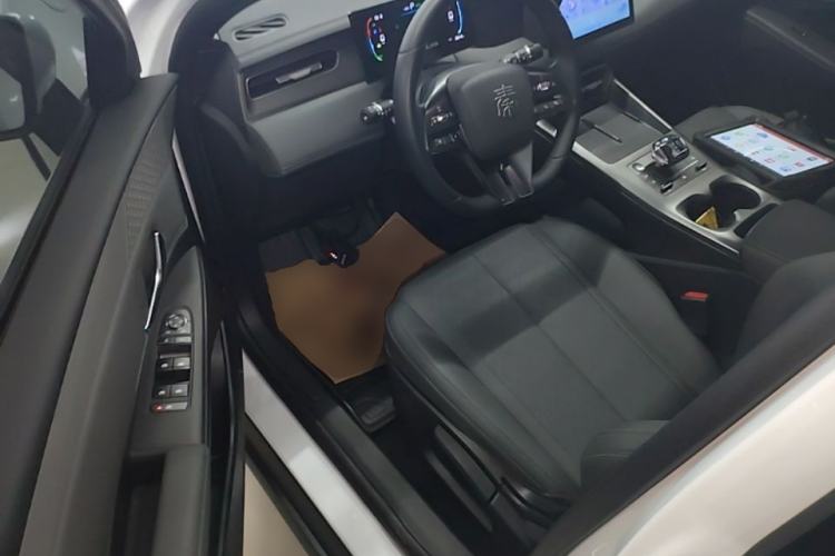 Used BYD Qin PLUS 2025 DM-i Smart Drive 55KM Leading Model Driver Seat