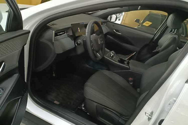 Used BYD Qin PLUS 2025 DM-i Smart Drive 55KM Leading Model Driver Seat