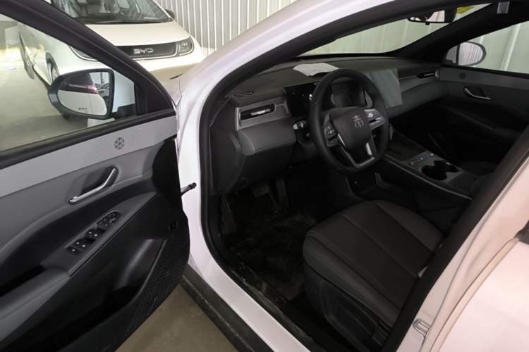 Used BYD Qin PLUS  Driver Seat