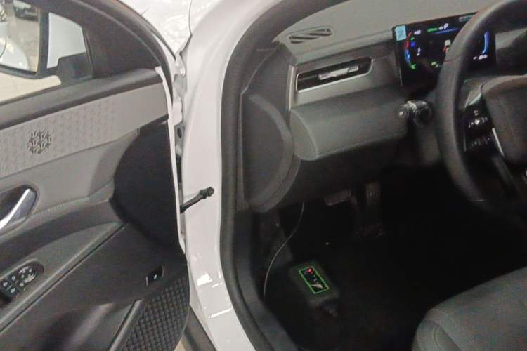 Used BYD Qin PLUS 2025 DM-i Smart Drive 55KM Leading Model Driver Seat