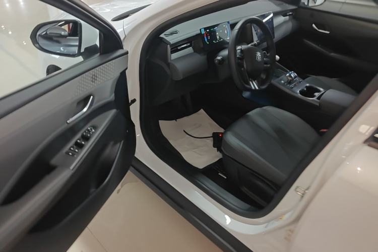Used BYD Qin PLUS 2025 DM-i Smart Drive 55KM Leading Model Driver Seat