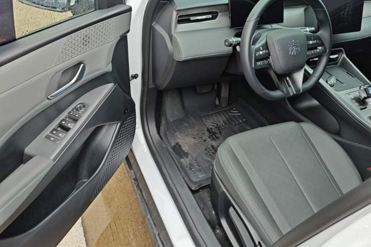 Used BYD Qin PLUS 2025 DM-i Smart Drive 55KM Leading Model Driver Seat