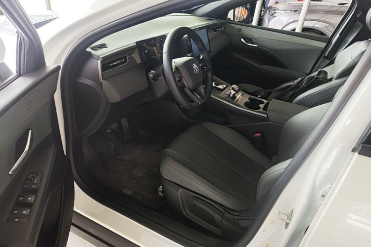 Used BYD Qin PLUS 2025 DM-i Smart Drive 55KM Leading Model Driver Seat