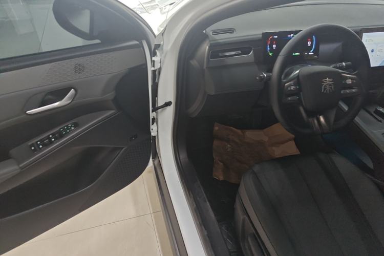 Used BYD Qin PLUS 2025 DM-i Smart Drive 55KM Leading Model Driver Seat