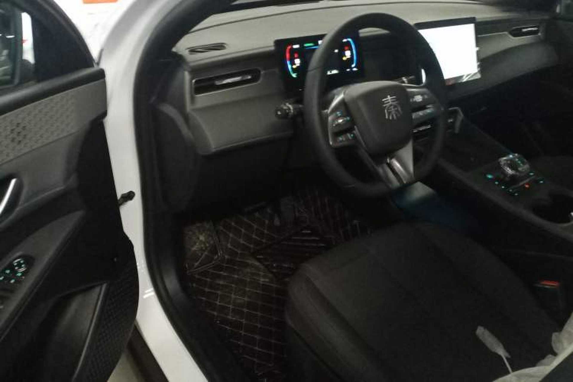 Used BYD Qin PLUS 2025 DM-i Smart Drive 55KM Leading Model Driver Seat