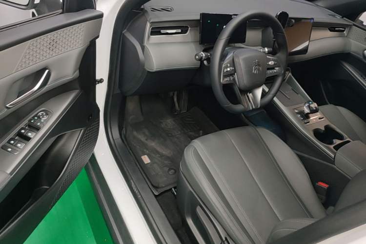 Used BYD Qin PLUS 2025 DM-i Smart Drive 55KM Leading Model Driver Seat