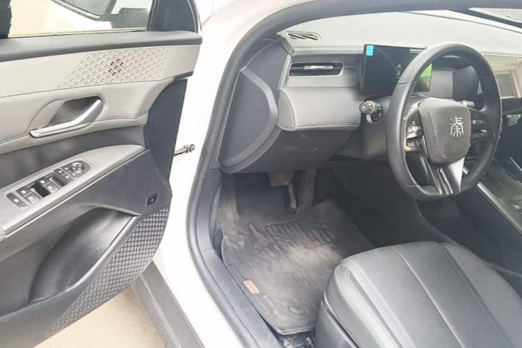 Used BYD Qin PLUS 2025 DM-i Smart Drive 55KM Leading Model Driver Seat