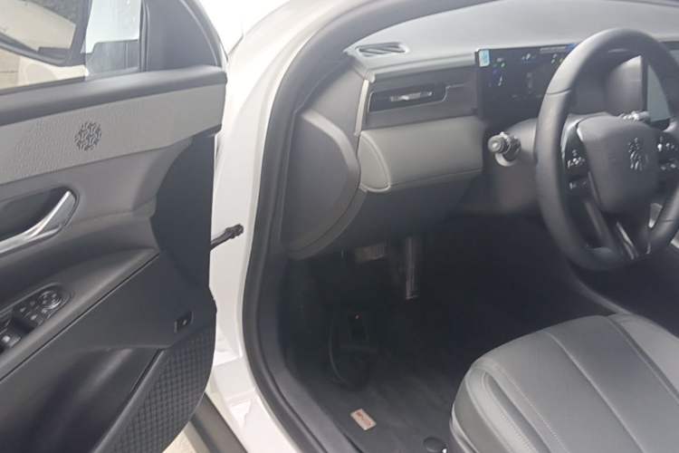 Used BYD Qin PLUS 2025 DM-i Smart Drive 55KM Leading Model Driver Seat