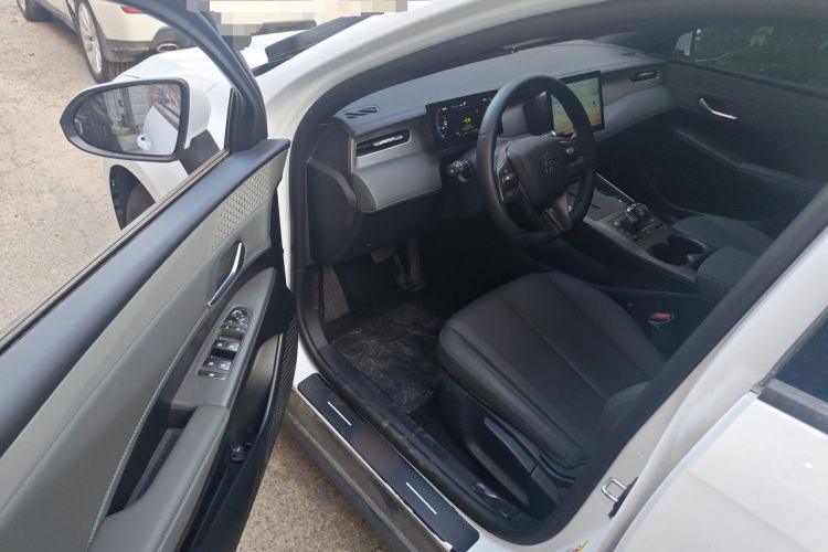 Used BYD Qin PLUS 2025 DM-i Smart Drive 55KM Leading Model Driver Seat