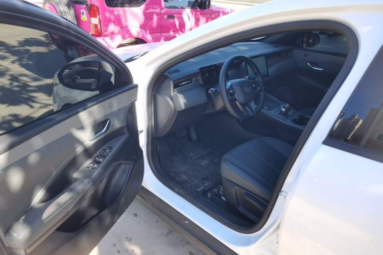 Used BYD Qin PLUS 2025 DM-i Smart Drive 55KM Leading Model Driver Seat
