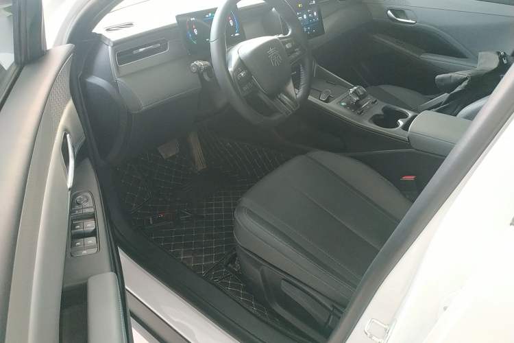 Used BYD Qin PLUS 2025 DM-i Smart Drive 55KM Leading Model Driver Seat